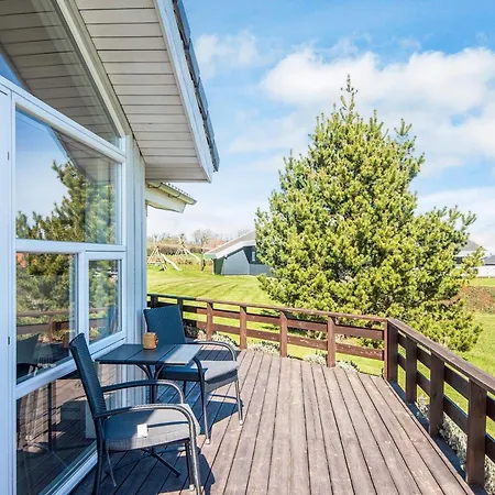 6 Person In Semesterbostad